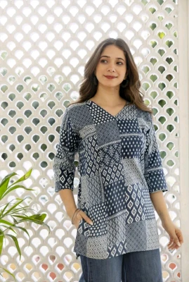 Women Floral Print Viscose Rayon Straight Kurta Color-Dark blue